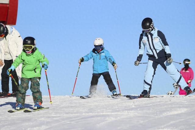 港媒：中国北方冰雪旅游热吸引南方人