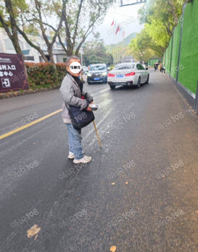 他在新昌乞讨，至少20年了吧！有多少友友看过他