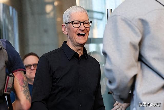 苹果换帅！库克的继任者不是大家猜测的AI专家，而是硬件工程师