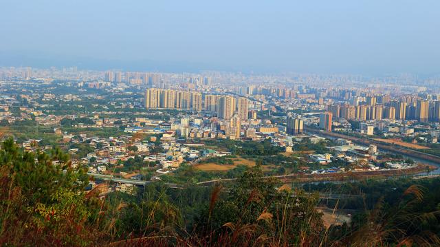 梅城西郊发现俯瞰梅城的最佳景点，一眼可见皇家名典金沙湾千佛塔