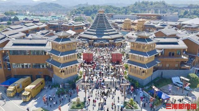 怀化榆树湾·青春广场开街亮相 打造文商旅融合新地标