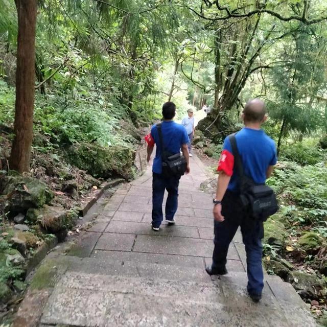 游客被猴子咬伤？大飞水景区回应：已第一时间处理并增加巡查人员驱赶
