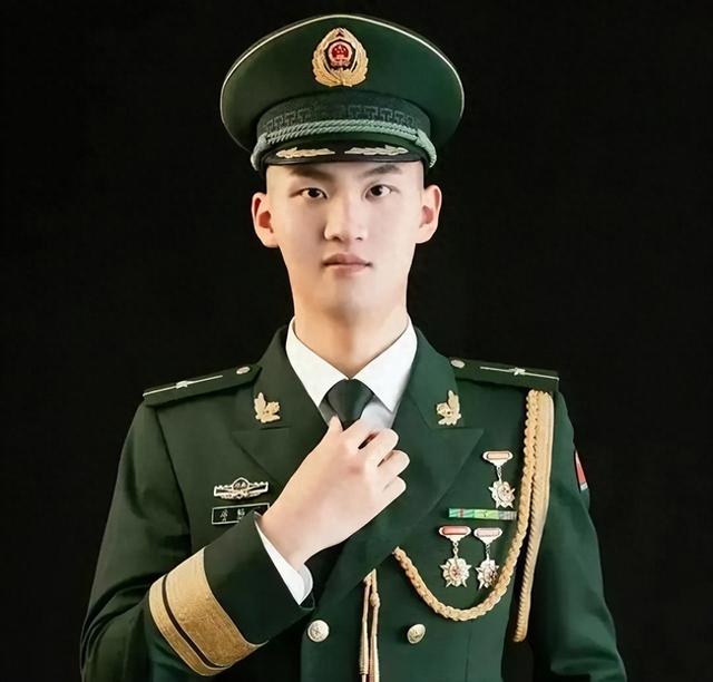 儿子被国防科技大录取，妈妈发朋友圈庆贺，亲戚的回复让人心寒
