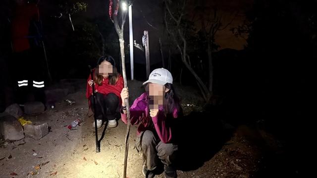 广东两女子轻信5小时登山攻略，被困深山5小时