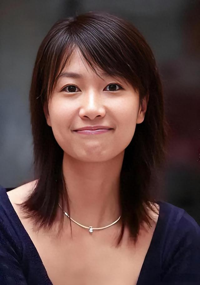从19岁开始男人不断，半百了还没玩够，“风流才女”徐静蕾现形记