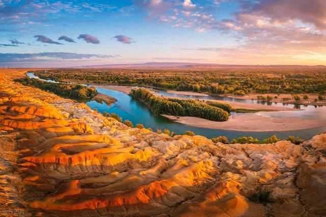 秋赴阿勒泰，邂逅一场梦幻的山水诗画