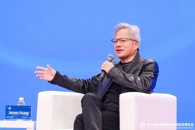 黄仁勋谈对年轻人的建议：尽快用AI，多用AI