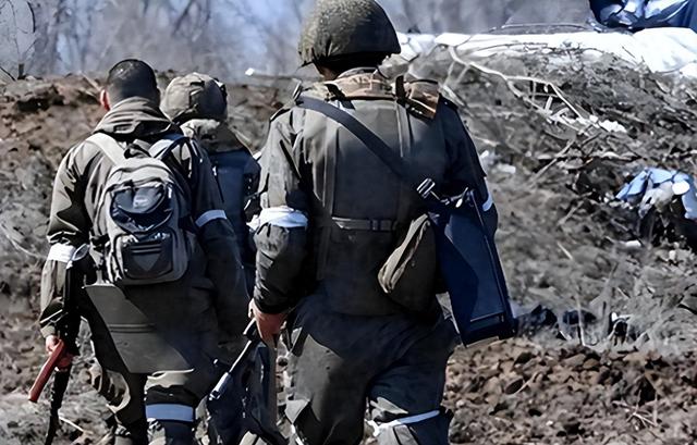 红军城结局已至？俄军撒劝降单，赢家不是普京，也不是泽连斯基