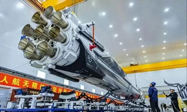 马斯克爆赞朱雀三号:5年超猎鹰9?