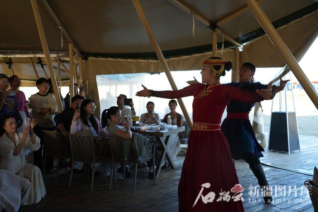新疆“小而美”旅游正升温​