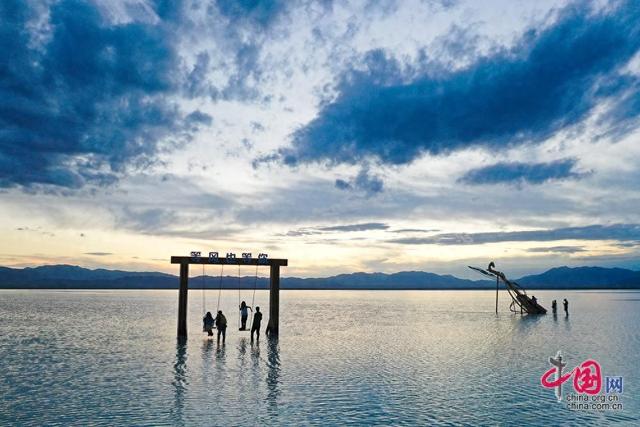 灵动江河 大美青海｜“天空之镜”茶卡盐湖景区美景如画 游客突破127万人