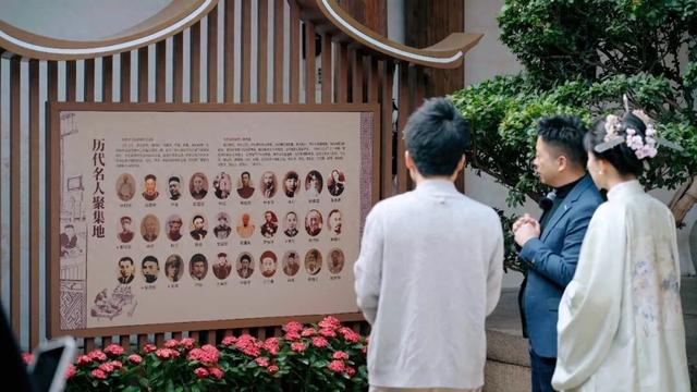 今天，董宇辉来福州三坊七巷了