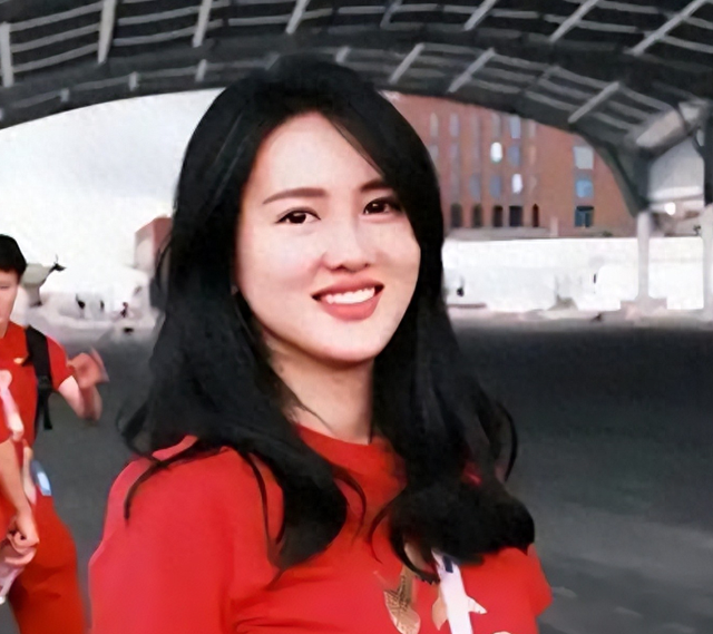陈芋汐新加坡夺三金，全红婵因伤缺席，恩师陈若琳获赞