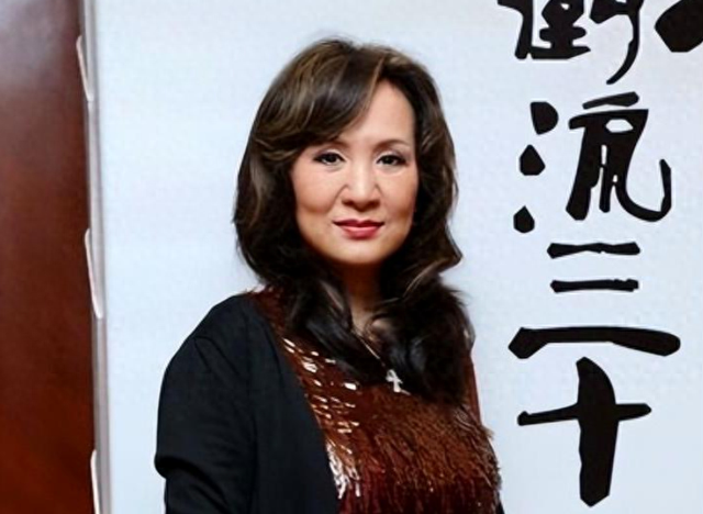原来早已不是中国籍，被老外“玩腻”回国的郑绪岚，如今怎样了