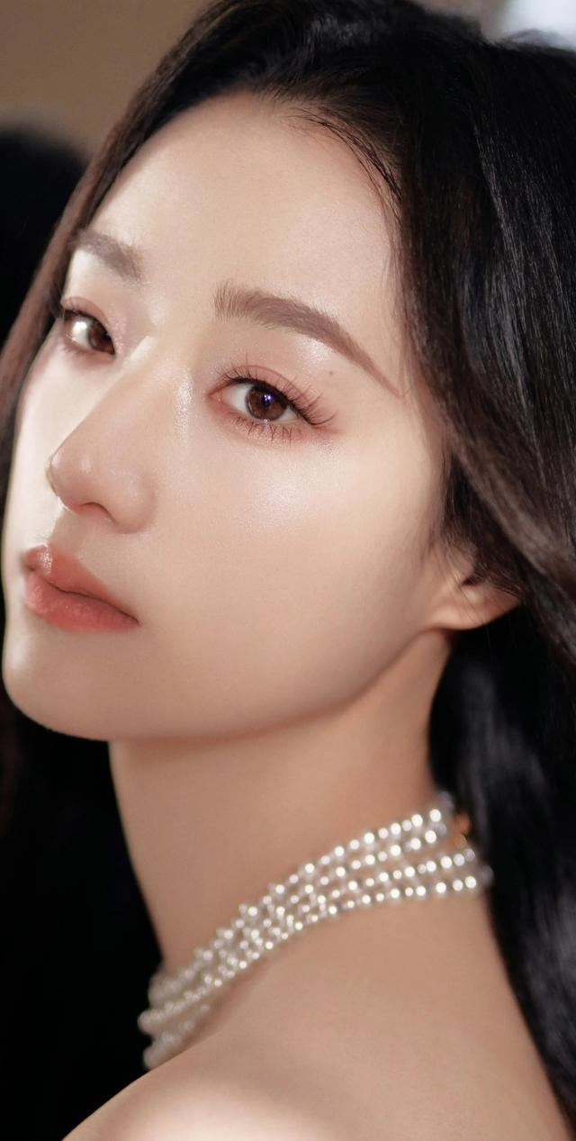 鎏光盛典——王小亿时尚写真大图