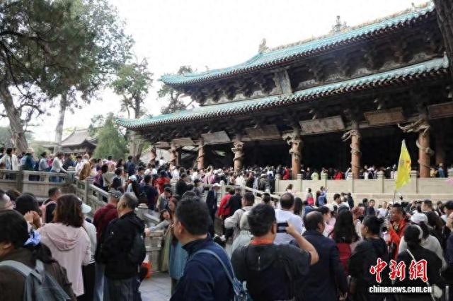 太原晋祠“双节”活动融古今 讲解员“化身”宋代侍女讲述千年历史
