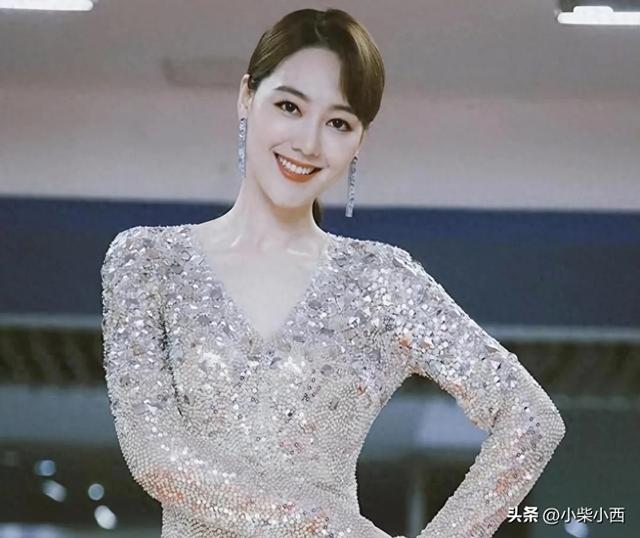 私生活混乱、被央视“开除”、陪睡上位，她身上哪个标签是真的？