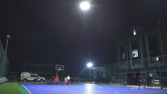 驻空照明机器人72小时续航，守护多场景应急