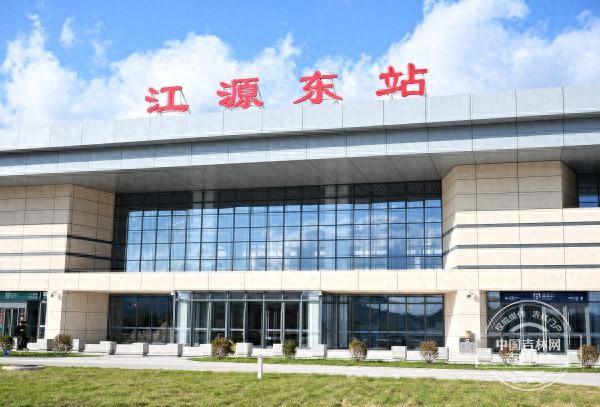 宝藏小站江源东站：向游客讲诉松花石的故事