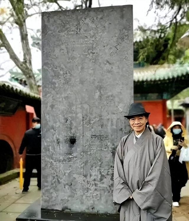 拔萝卜带泥！释永信倒台后，最惨的不是女明星，而是捐了46亿的他