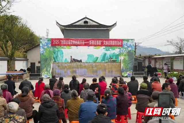 文化暖流涌苗乡 湖南文旅志愿服务走进湘西送“文化年货”