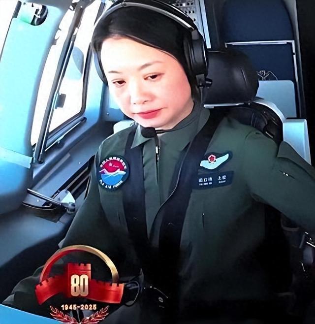 阅兵女机长身份曝光！私生活被扒牺牲太大，老公身份也不简单