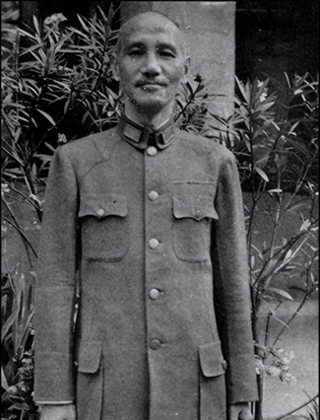 蒋介石临终前告诉蒋经国：我这一生只敬佩一人，畏惧两人!