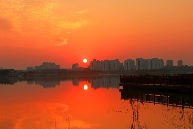 柘城容湖：半城烟火浸在落日橙红里