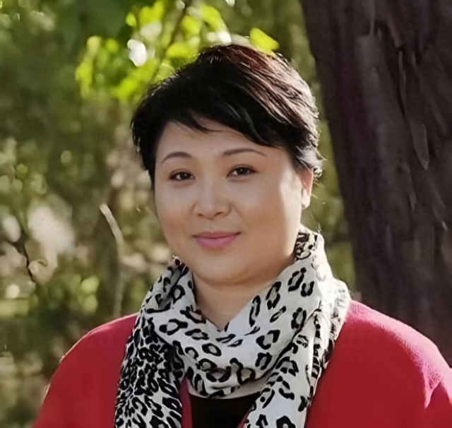 她年轻时候漂亮又活泼，现在老了依旧魅力四射