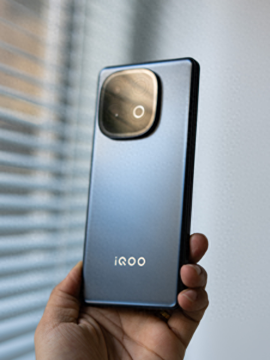iQOO 10 系列还值得入手吗？深度剖析助你做决定