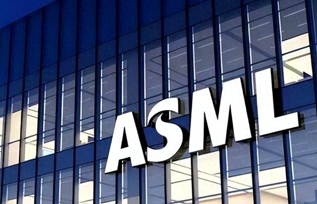 “咬死”ASML，禁止维修光刻机只是开始，轮到中国工程师头疼了！