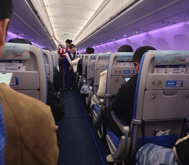 出游第一天，中午乘车去连云港，15时至午夜1时都是在飞机上渡过