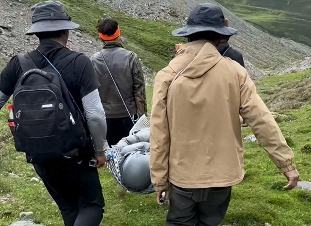 终于弄明白，骨折女驴友为什么同意6万块下山，差一点就见太奶了
