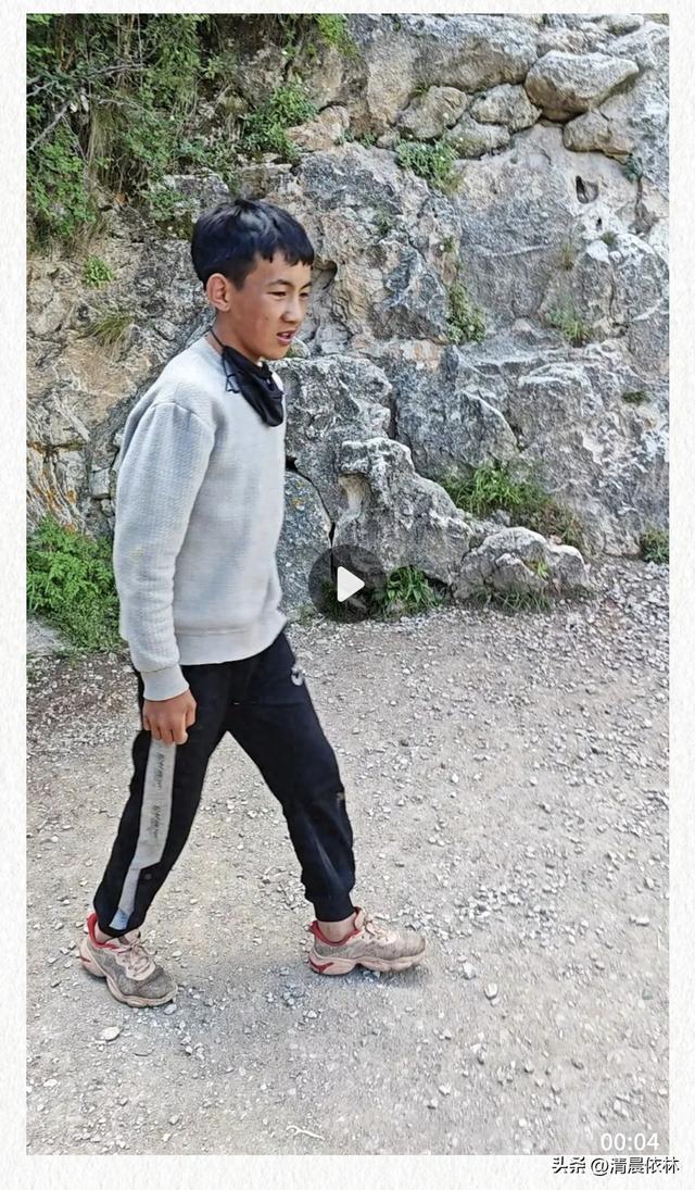15岁藏族导游泽巴郎甲
