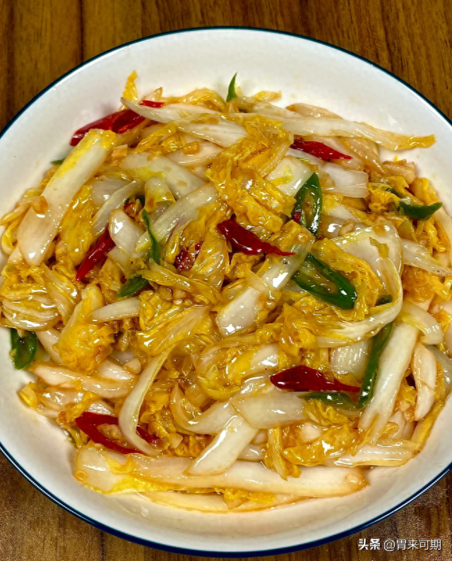 醋溜白菜不出汤的秘诀：大厨教你一招，保证脆嫩爽口，盘底无汤