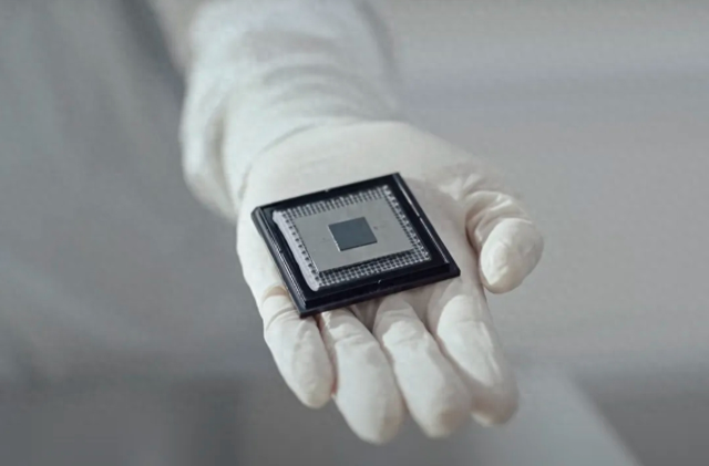 一夜暴涨8120亿，美国再度突破芯片世界难题，中国还能追赶上吗？