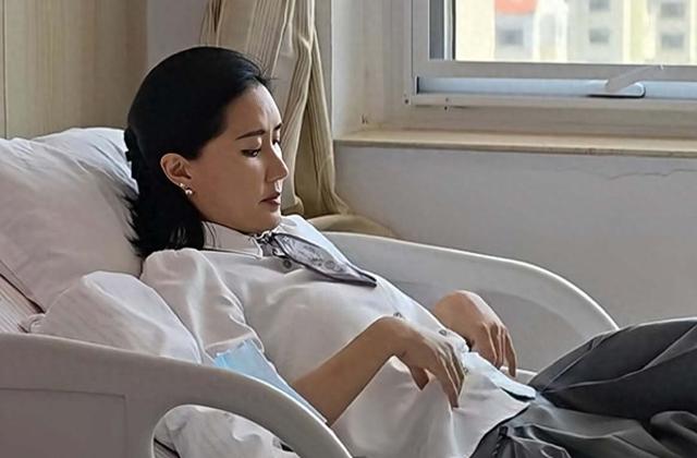 恭喜！43岁香港过气艳星宣布怀孕，再婚嫁山东农村小伙火速造人