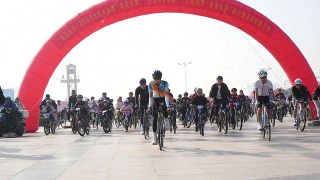 今天，骑遇日照，出发！他们共赴最美秋日！