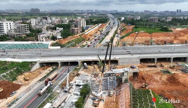 横跨湛江大道的X669跨线桥，即将拆除完毕！