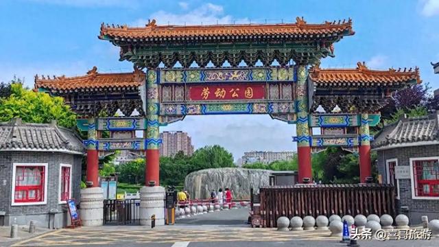 长春藏了个“小故宫”？12.5公顷园林免费逛，夜晚美景意外走红！