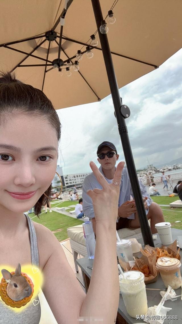 王灿高调晒照庆祝和杜淳相识9年，互为对方拍照，胖10斤美如少女