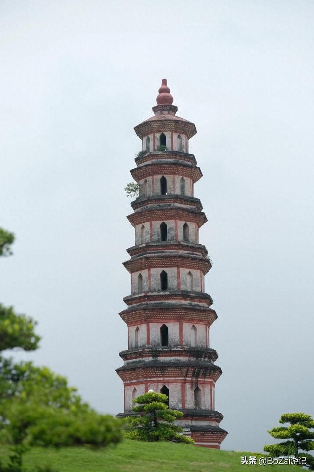 合浦地标大揭秘，明代文昌塔，在汉墓群边守望数百年的传奇