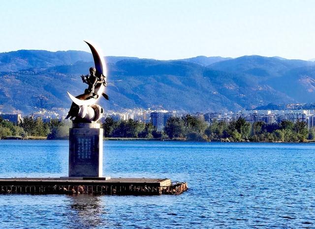 成都出发睡一晚可达的8个地方！景美又好玩！