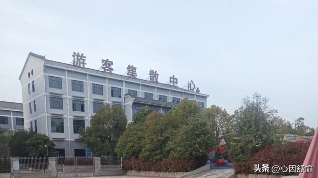 玉印岩又名抱璞岩，位于南漳县城西南荊山南麓，是传国玉玺的产地
