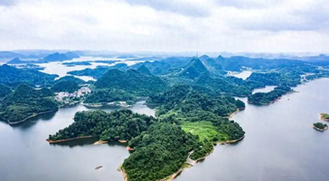 清镇：“四美四近”与“五城”辉映，共筑发展新姿态