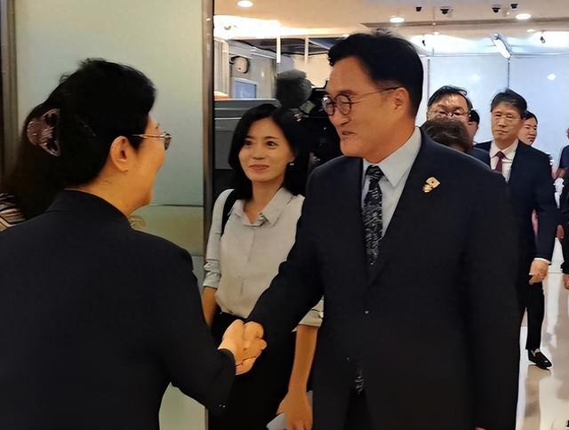 阅兵结束，各国心满意足，韩国成大“赢家”？这次李在明赌对了！