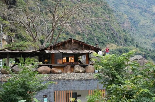 一杯悬崖咖啡、一眼峡谷风景,怒江美哉!