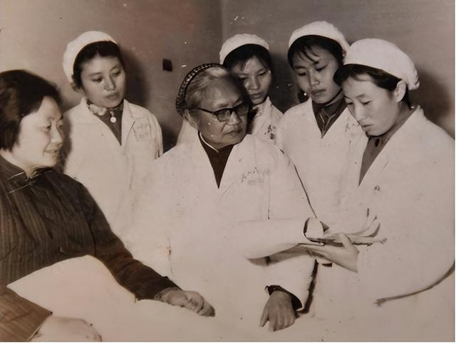 1981年李敏病倒后独自住院，秦基伟得知后下令：把孔令华调到北京