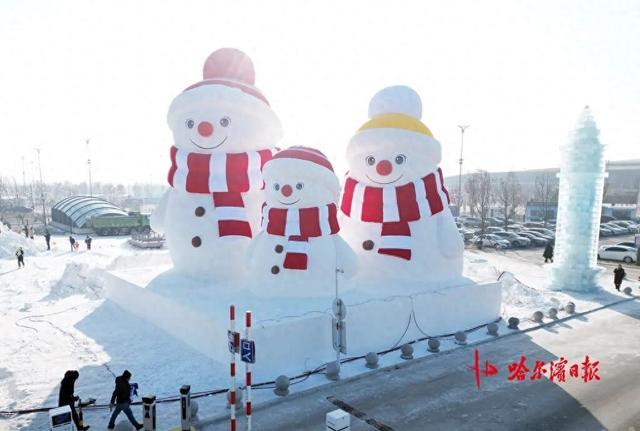 雪雕“童话雪人一家”亮相