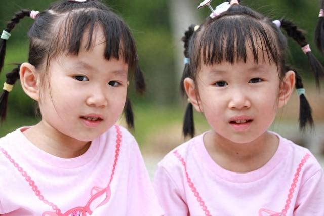 好听独特的双胞胎取名字推荐（双胞胎宝宝起名字方法）